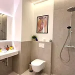 Apartamento Beckhomes Munich- Large 210 Sqm Apartment- 7 Bedroom 6baths, 3 Kitchens, Up To 18 Guests