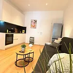 Beckhomes Munich- Large 210 Sqm Apartment- 7 Br, 6baths, 3 Kitchens, Up To 18 Guests Apartment München