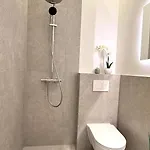 Apartment Beckhomes Munich- Large 210 Sqm Apartment- 7 Br, 6baths, 3 Kitchens, Up To 18 Guests München