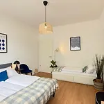 Beckhomes Munich- Large 210 Sqm Apartment- 7 Br, 6baths, 3 Kitchens, Up To 18 Guests Apartment München