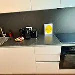 Beckhomes Munich- Large 210 Sqm Apartment- 7 Br, 6baths, 3 Kitchens, Up To 18 Guests Apartment