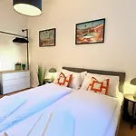 Beckhomes Munich- Large 210 Sqm Apartment- 7 Br, 6baths, 3 Kitchens, Up To 18 Guests Apartment München