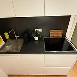 Beckhomes Munich- Large 210 Sqm Apartment- 7 Br, 6baths, 3 Kitchens, Up To 18 Guests *