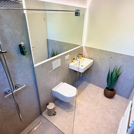 Apartmán Beckhomes Munich- Large 210 Sqm Apartment- 7 Bedroom 6baths, 3 Kitchens, Up To 18 Guests