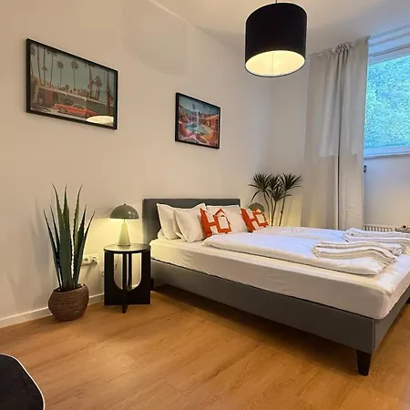 Beckhomes Munich- Large 210 Sqm Apartment- 7 Br, 6baths, 3 Kitchens, Up To 18 Guests * München