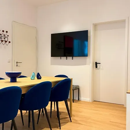 Beckhomes Munich- Large 210 Sqm Apartment- 7 Bedroom 6baths, 3 Kitchens, Up To 18 Guests *