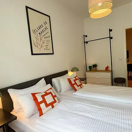 Beckhomes Munich- Large 210 Sqm Apartment- 7 Bedroom 6baths, 3 Kitchens, Up To 18 Guests Mnichov