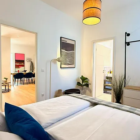 Beckhomes Munich- Large 210 Sqm Apartment- 7 Bedroom 6baths, 3 Kitchens, Up To 18 Guests Mnichov