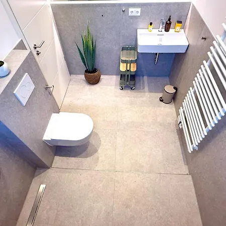 Beckhomes Munich- Large 210 Sqm Apartment- 7 Bedroom 6baths, 3 Kitchens, Up To 18 Guests Mnichov
