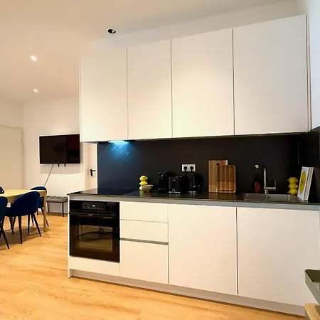 Beckhomes Munich- Large 210 Sqm Apartment- 7 Bedroom 6baths, 3 Kitchens, Up To 18 Guests Mnichov