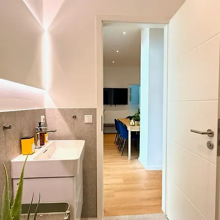 Apartmán Beckhomes Munich- Large 210 Sqm Apartment- 7 Bedroom 6baths, 3 Kitchens, Up To 18 Guests *