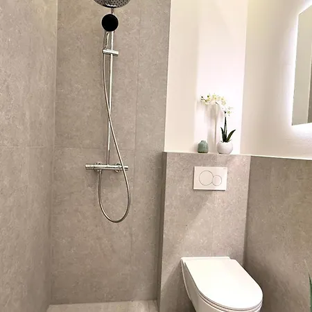 Apartmán Beckhomes Munich- Large 210 Sqm Apartment- 7 Bedroom 6baths, 3 Kitchens, Up To 18 Guests Mnichov