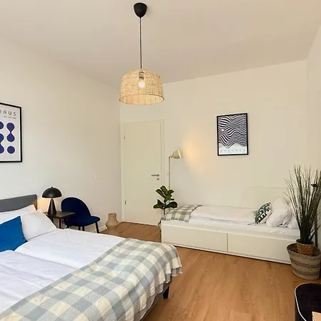 Beckhomes Munich- Large 210 Sqm Apartment- 7 Bedroom 6baths, 3 Kitchens, Up To 18 Guests Apartmán Mnichov