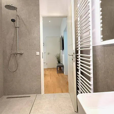 Beckhomes Munich- Large 210 Sqm Apartment- 7 Bedroom 6baths, 3 Kitchens, Up To 18 Guests Apartmán Mnichov