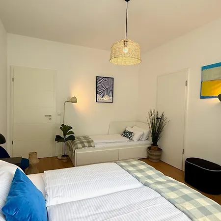 Beckhomes Munich- Large 210 Sqm Apartment- 7 Bedroom 6baths, 3 Kitchens, Up To 18 Guests Apartmán Mnichov