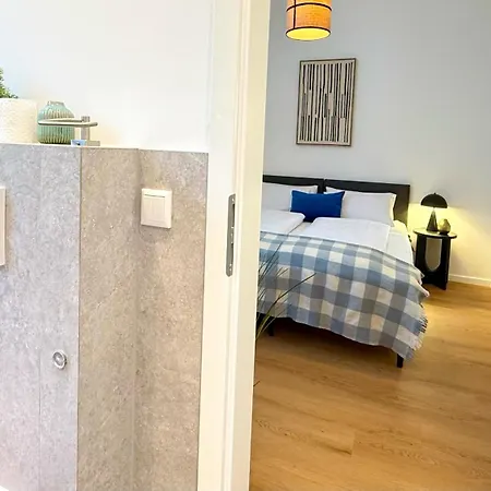 Beckhomes Munich- Large 210 Sqm Apartment- 7 Bedroom 6baths, 3 Kitchens, Up To 18 Guests Apartmán