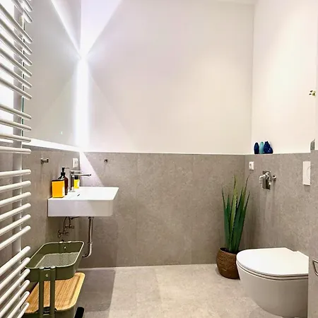 Beckhomes Munich- Large 210 Sqm Apartment- 7 Bedroom 6baths, 3 Kitchens, Up To 18 Guests Apartmán *