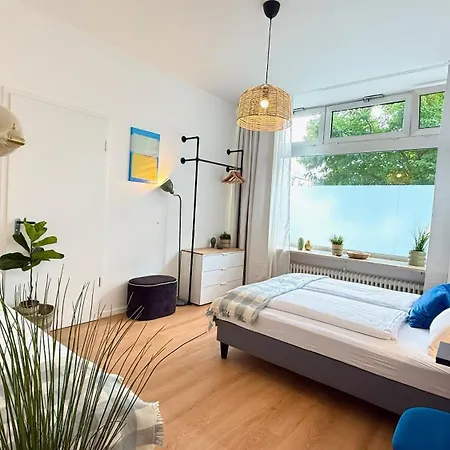 Beckhomes Munich- Large 210 Sqm Apartment- 7 Bedroom 6baths, 3 Kitchens, Up To 18 Guests Appartamento *