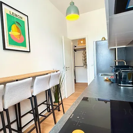 Beckhomes Munich- Large 210 Sqm Apartment- 7 Bedroom 6baths, 3 Kitchens, Up To 18 Guests Apartmán *