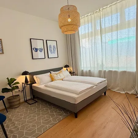 Beckhomes Munich- Large 210 Sqm Apartment- 7 Bedroom 6baths, 3 Kitchens, Up To 18 Guests *