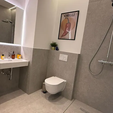 Beckhomes Munich- Large 210 Sqm Apartment- 7 Bedroom 6baths, 3 Kitchens, Up To 18 Guests * Mnichov