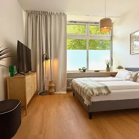 Beckhomes Munich- Large 210 Sqm Apartment- 7 Bedroom 6baths, 3 Kitchens, Up To 18 Guests