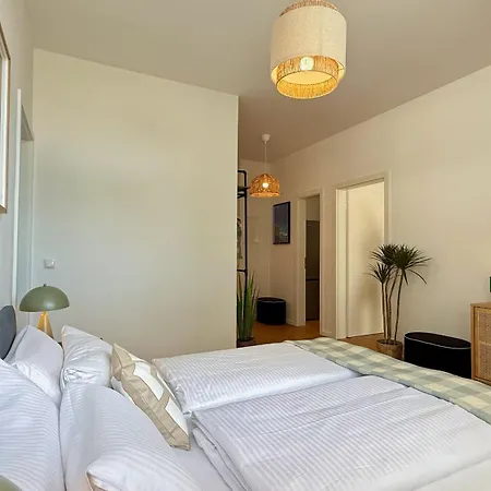 Apartmán Beckhomes Munich- Large 210 Sqm Apartment- 7 Bedroom 6baths, 3 Kitchens, Up To 18 Guests Mnichov