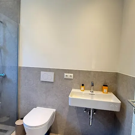 Beckhomes Munich- Large 210 Sqm Apartment- 7 Bedroom 6baths, 3 Kitchens, Up To 18 Guests *