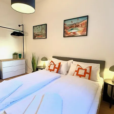 Beckhomes Munich- Large 210 Sqm Apartment- 7 Bedroom 6baths, 3 Kitchens, Up To 18 Guests Apartmán Mnichov