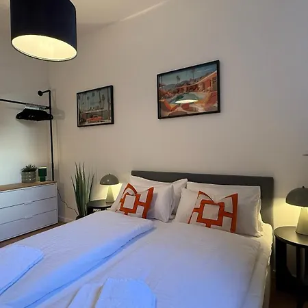 Beckhomes Munich- Large 210 Sqm Apartment- 7 Bedroom 6baths, 3 Kitchens, Up To 18 Guests Apartmán Mnichov