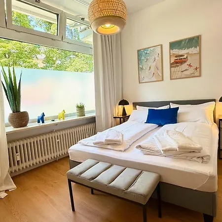 Beckhomes Munich- Large 210 Sqm Apartment- 7 Bedroom 6baths, 3 Kitchens, Up To 18 Guests *