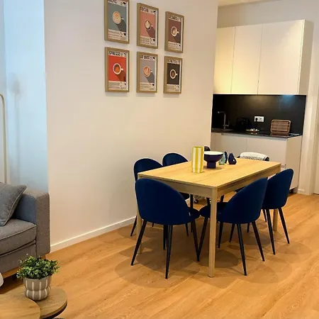 Beckhomes Munich- Large 210 Sqm Apartment- 7 Bedroom 6baths, 3 Kitchens, Up To 18 Guests Apartmán *