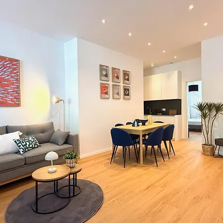 Beckhomes Munich- Large 210 Sqm Apartment- 7 Bedroom 6baths, 3 Kitchens, Up To 18 Guests Apartmán