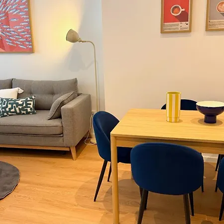 Apartmán Beckhomes Munich- Large 210 Sqm Apartment- 7 Bedroom 6baths, 3 Kitchens, Up To 18 Guests *