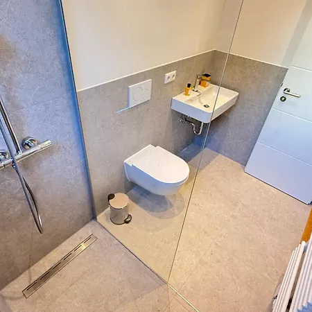 Apartmán Beckhomes Munich- Large 210 Sqm Apartment- 7 Bedroom 6baths, 3 Kitchens, Up To 18 Guests