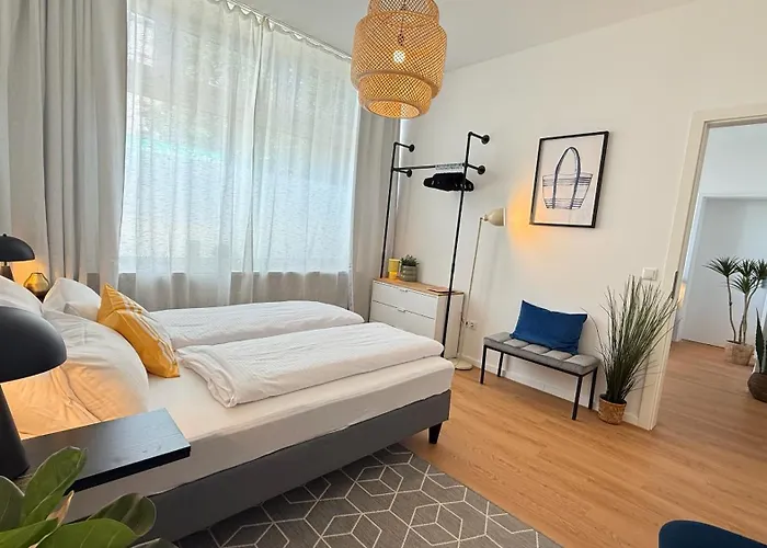 Beckhomes Munich- Large 210 Sqm Apartment- 7 Bedroom 6baths, 3 Kitchens, Up To 18 Guests Apartment *