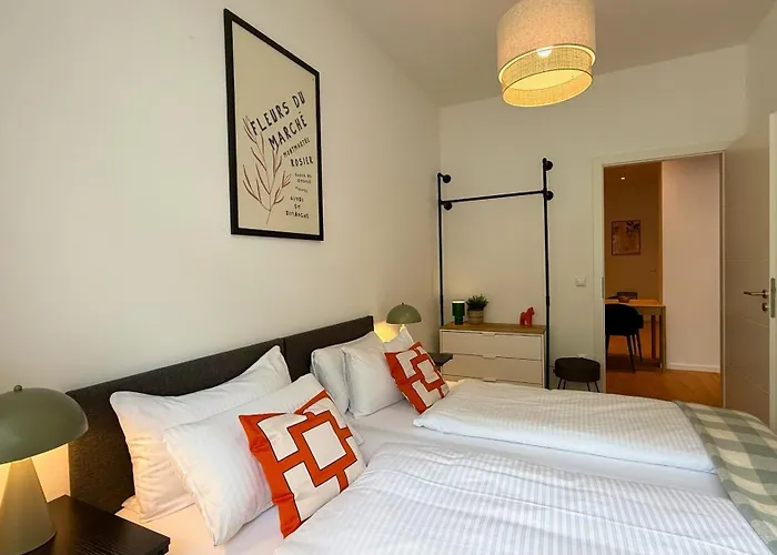 Beckhomes Munich- Large 210 Sqm Apartment- 7 Bedroom 6baths, 3 Kitchens, Up To 18 Guests Apartment *