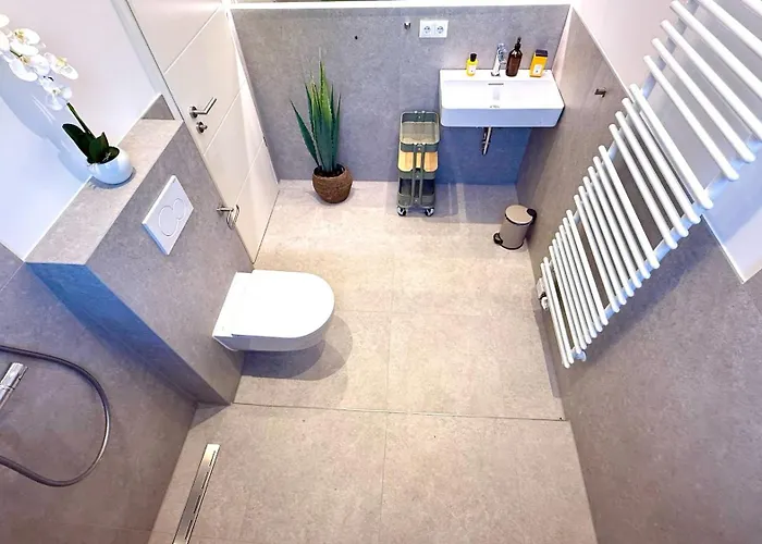 Beckhomes Munich- Large 210 Sqm Apartment- 7 Bedroom 6baths, 3 Kitchens, Up To 18 Guests Munich