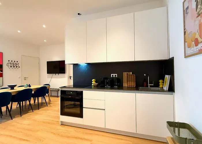 Beckhomes Munich- Large 210 Sqm Apartment- 7 Bedroom 6baths, 3 Kitchens, Up To 18 Guests Munich