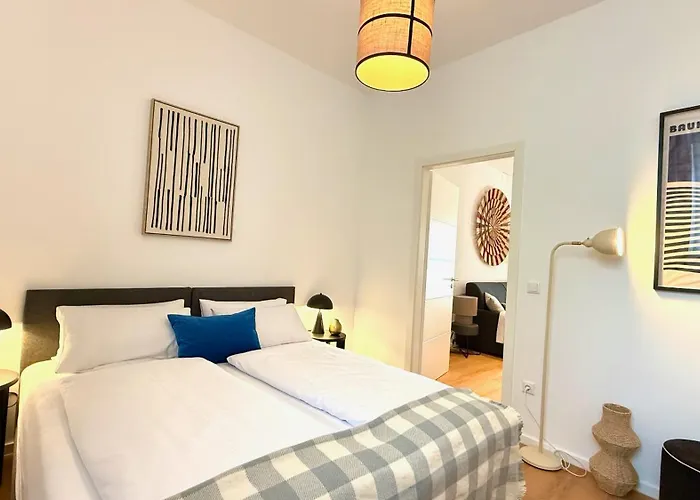 Apartment Beckhomes Munich- Large 210 Sqm Apartment- 7 Bedroom 6baths, 3 Kitchens, Up To 18 Guests Munich