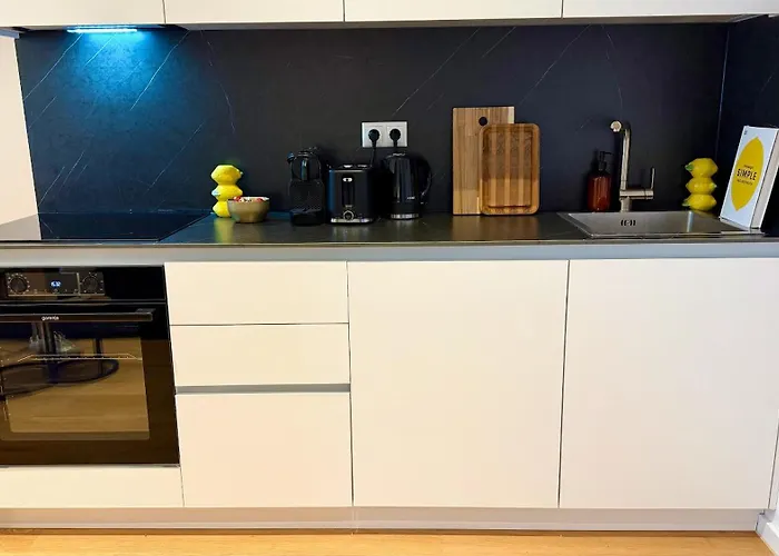 Beckhomes Munich- Large 210 Sqm Apartment- 7 Bedroom 6baths, 3 Kitchens, Up To 18 Guests * Munich