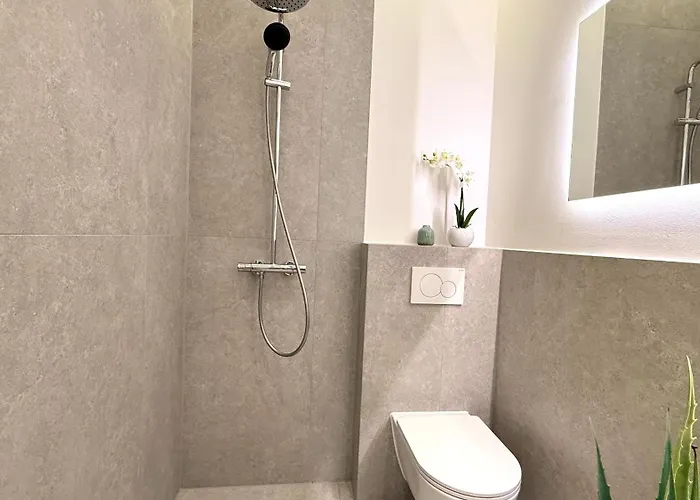Apartment Beckhomes Munich- Large 210 Sqm Apartment- 7 Bedroom 6baths, 3 Kitchens, Up To 18 Guests Munich