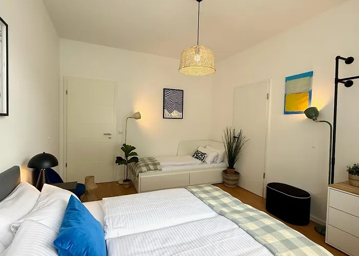 Beckhomes Munich- Large 210 Sqm Apartment- 7 Bedroom 6baths, 3 Kitchens, Up To 18 Guests Apartment Munich