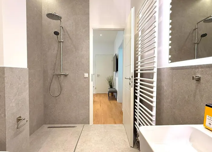 Beckhomes Munich- Large 210 Sqm Apartment- 7 Bedroom 6baths, 3 Kitchens, Up To 18 Guests Munich