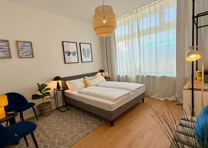 Beckhomes Munich- Large 210 Sqm Apartment- 7 Bedroom 6baths, 3 Kitchens, Up To 18 Guests *