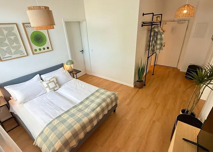 Apartment Beckhomes Munich- Large 210 Sqm Apartment- 7 Bedroom 6baths, 3 Kitchens, Up To 18 Guests Munich