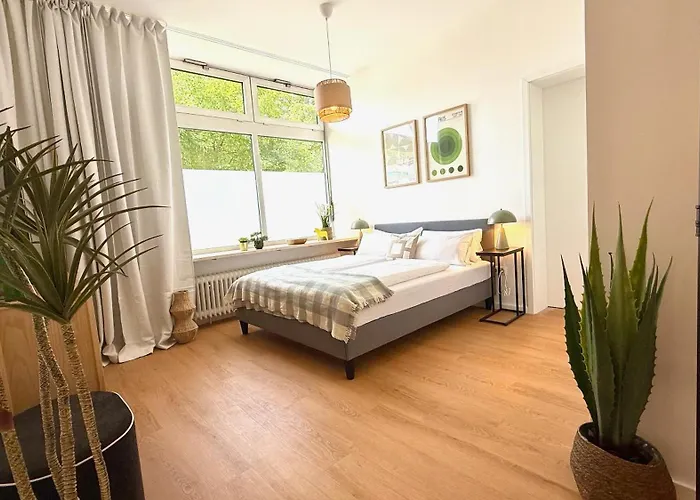 Apartment Beckhomes Munich- Large 210 Sqm Apartment- 7 Bedroom 6baths, 3 Kitchens, Up To 18 Guests *