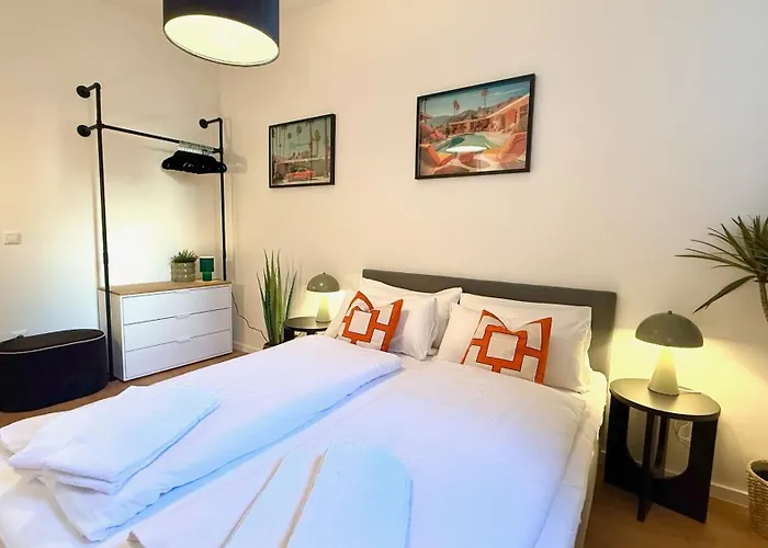 Beckhomes Munich- Large 210 Sqm Apartment- 7 Bedroom 6baths, 3 Kitchens, Up To 18 Guests Apartment Munich