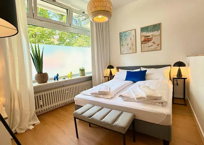 Beckhomes Munich- Large 210 Sqm Apartment- 7 Bedroom 6baths, 3 Kitchens, Up To 18 Guests *
