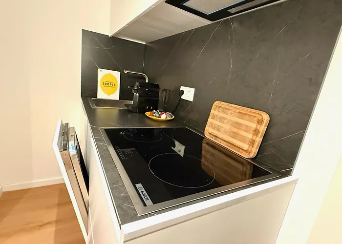 Beckhomes Munich- Large 210 Sqm Apartment- 7 Bedroom 6baths, 3 Kitchens, Up To 18 Guests Apartment *